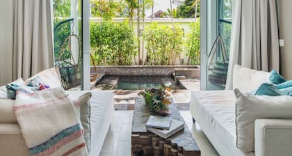 Zen Villa - A Luxurious 3-bedroom Sanctuary with WiFi & a Pool in Old Key West