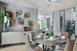 Dining - Zen Villa - A Luxurious 3-bedroom Sanctuary with WiFi & a Pool in Old Key West (Key West)