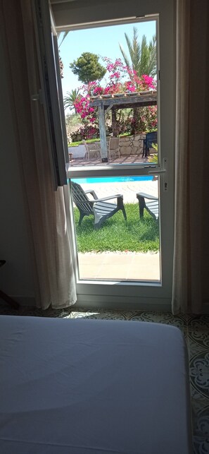 Basic Double Room, Pool View - La Luciérnaga de Chiclana (Chiclana de la Frontera)