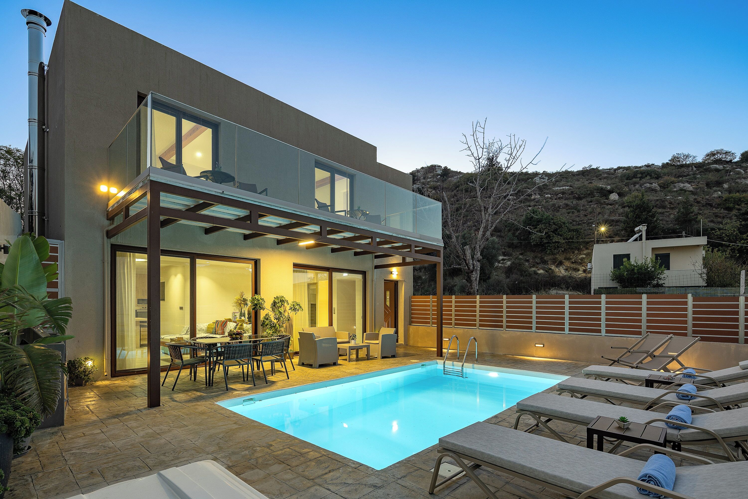 Alberca al aire libre y alberca climatizada