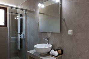 Dusche, Haartrockner, Seife, Shampoo