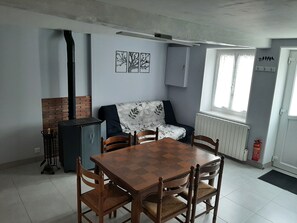 Dining - Chez Robert (Cloyes-les-Trois-Rivières)