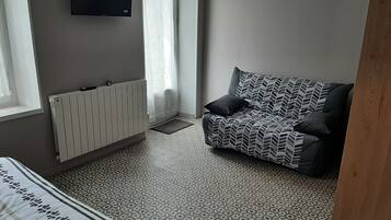 3 chambres, fer et planche à repasser, Wi-Fi, draps fournis