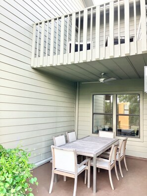 تناول الطعام بالخارج