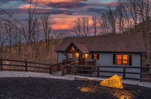 Exterior - Freshly Renovated! 3 Pools, Pickleball, Hot Tub, Game Rm! (Gatlinburg)