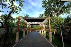 المنطقة المحيطة بالمنشأة