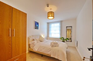 3 slaapkamers, een strijkplank/strijkijzer, wifi, beddengoed