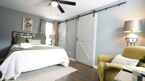 3 chambres, coffres-forts dans les chambres, fer et planche à repasser