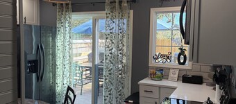 Bungalow de 3 chambres 2 salles de bain complètes au cœur de la ville à quelques