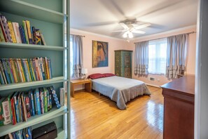 5 habitaciones, tabla de planchar con plancha, wifi y ropa de cama 