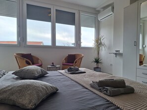 Iron/ironing board, Internet, bed sheets - Mystic Grey Studio Apartment (Ploce)