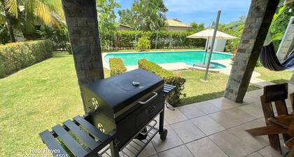 Charming villa with WiFi and AC in wonderful Las Veraneras, Acajutla