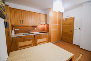 Refrigerador, microondas, parrilla de estufa y lavavajillas 