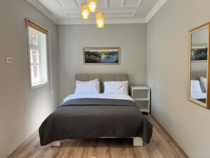 Toetasjesleilighet – executive, hageutsikt | Sengetøy av topp kvalitet, wi-fi (inkludert) og sengetøy