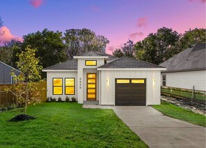 Exterior - Stylish and Cozy Dallas 3 BDR (Dallas)