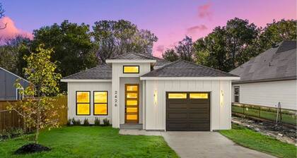 Stylish and Cozy Dallas 3 BDR