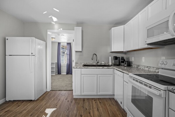 Fridge, microwave, oven, stovetop