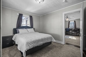 3 bedrooms, desk, iron/ironing board, free WiFi