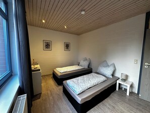 2 habitaciones, cuna de viaje, wifi gratis y ropa de cama 
