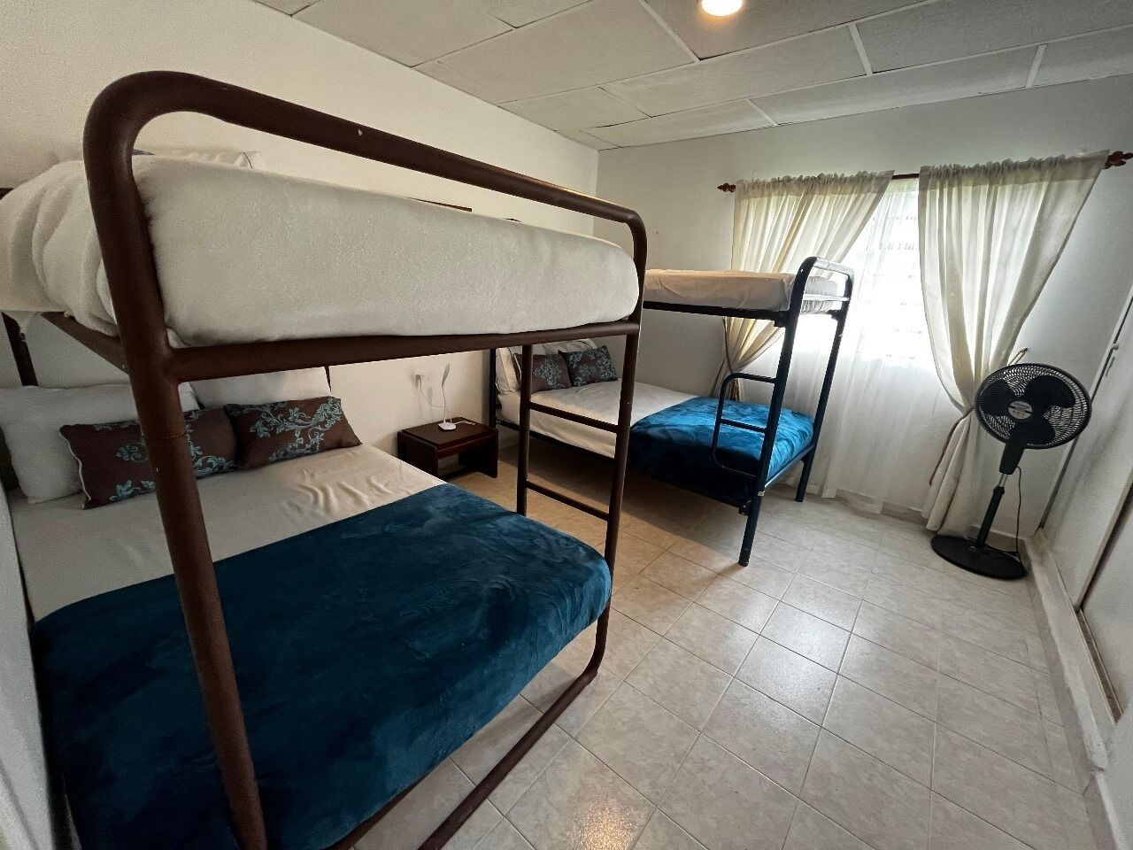 6 bedrooms, laptop workspace, free WiFi