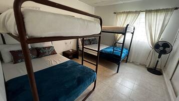 6 bedrooms, laptop workspace, free WiFi