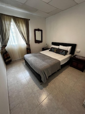 6 bedrooms, laptop workspace, free WiFi - Casa Naranjo (Caicedonia)