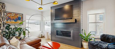 TV, lareira, videogames