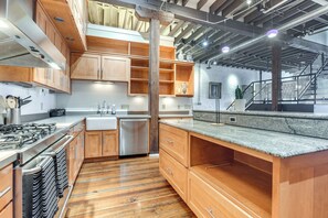 Dishwasher, coffee/tea maker, cookware/dishes/utensils, spices