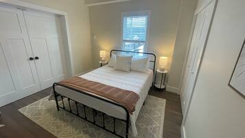 1 bedroom, desk, iron/ironing board, WiFi