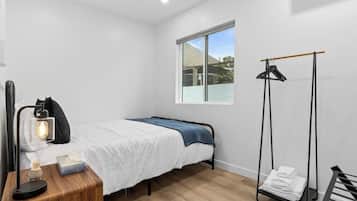2 bedrooms, travel crib, free WiFi