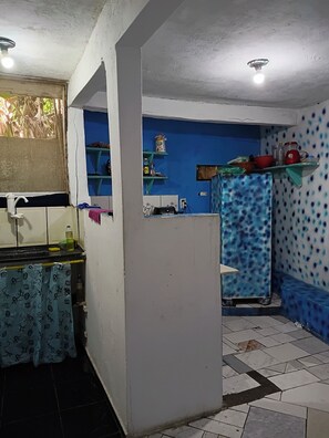 Full-sized fridge, blender, cookware/dishes/utensils, cleaning supplies - Hostel Interligado (Itacaré)