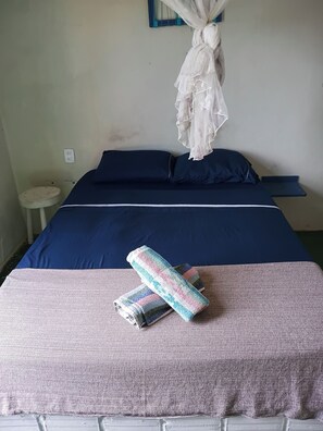 Kolmen hengen economy-huone, rantanäköala | Vuodevaatteet