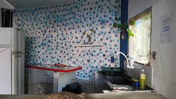 Grand réfrigérateur, blender