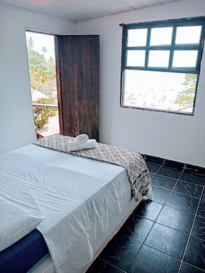 Economy Double Room Single Use, Ocean View | Bed sheets - Hostel Interligado (Itacaré)