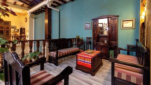 Lobby sitting area - HOTEL MAJESTIC 1 CUENCA (Cuenca)