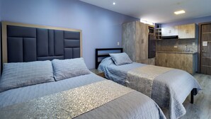 Premium Room | Blackout drapes, soundproofing, WiFi (free), bed sheets - HOTEL MAJESTIC 1 CUENCA (Cuenca)