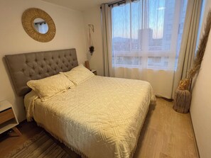 2 bedrooms, iron/ironing board, WiFi, bed sheets - Boho chic style apartment, 4 people 200 m from La Cisterna subway + parking lot (Santiago)