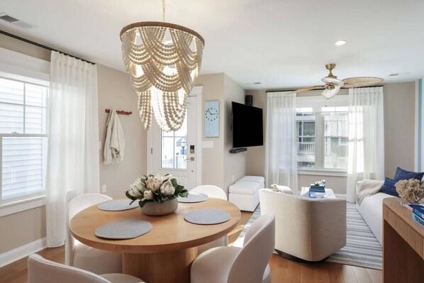 Dining - 3 bedroom 2.5 bath Beach home oasis- steps from the beach (Mantoloking)