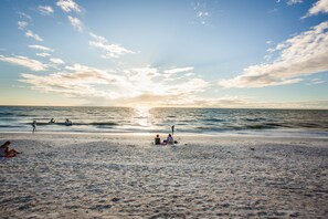 Nær stranden