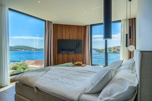 5 habitaciones, escritorio y tabla de planchar con plancha 