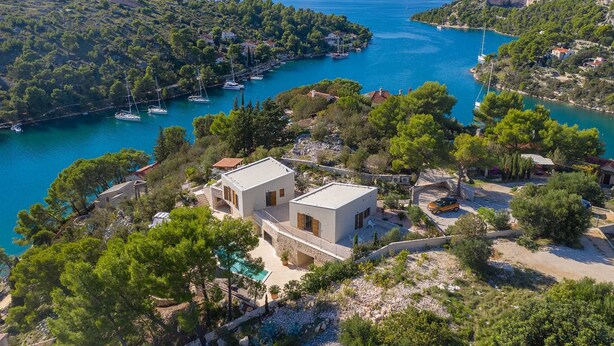 A coastal property with a modern house, a swimming pool, and a marina with boats. - Spacious 4-Bedroom Villa for 8, with heated pool and sea views (Bobovisca)