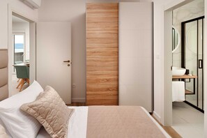 6 bedrooms, in-room safe, iron/ironing board, travel crib