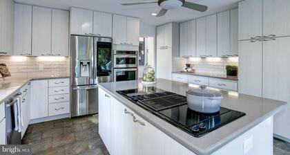 Large, Modern Single Family House - close to universities, Georgetown - in NW DC