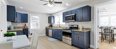 مُحضّرة مكعبات الثلج