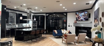 Modern Chic Loft in Downtown Shawnee KS Walking Distance to Local Atrractions