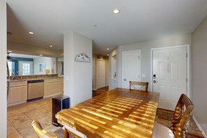 Dining - Bright condo with screened patio, w/d, shared pool &  close to 76 strip (Branson)