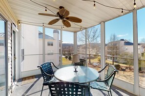 Dining - Bright condo with screened patio, w/d, shared pool &  close to 76 strip (Branson)