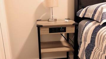 2 habitaciones, escritorio, tabla de planchar con plancha y wifi