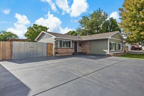 Exterior - Rustic Refuge - minutes from downtown Fruita!
4 beds (Fruita)