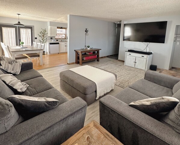 TV, table tennis - Rustic Refuge - minutes from downtown Fruita!
4 beds (Fruita)